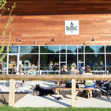 10 Minute Walk To Bars and Restaurants!